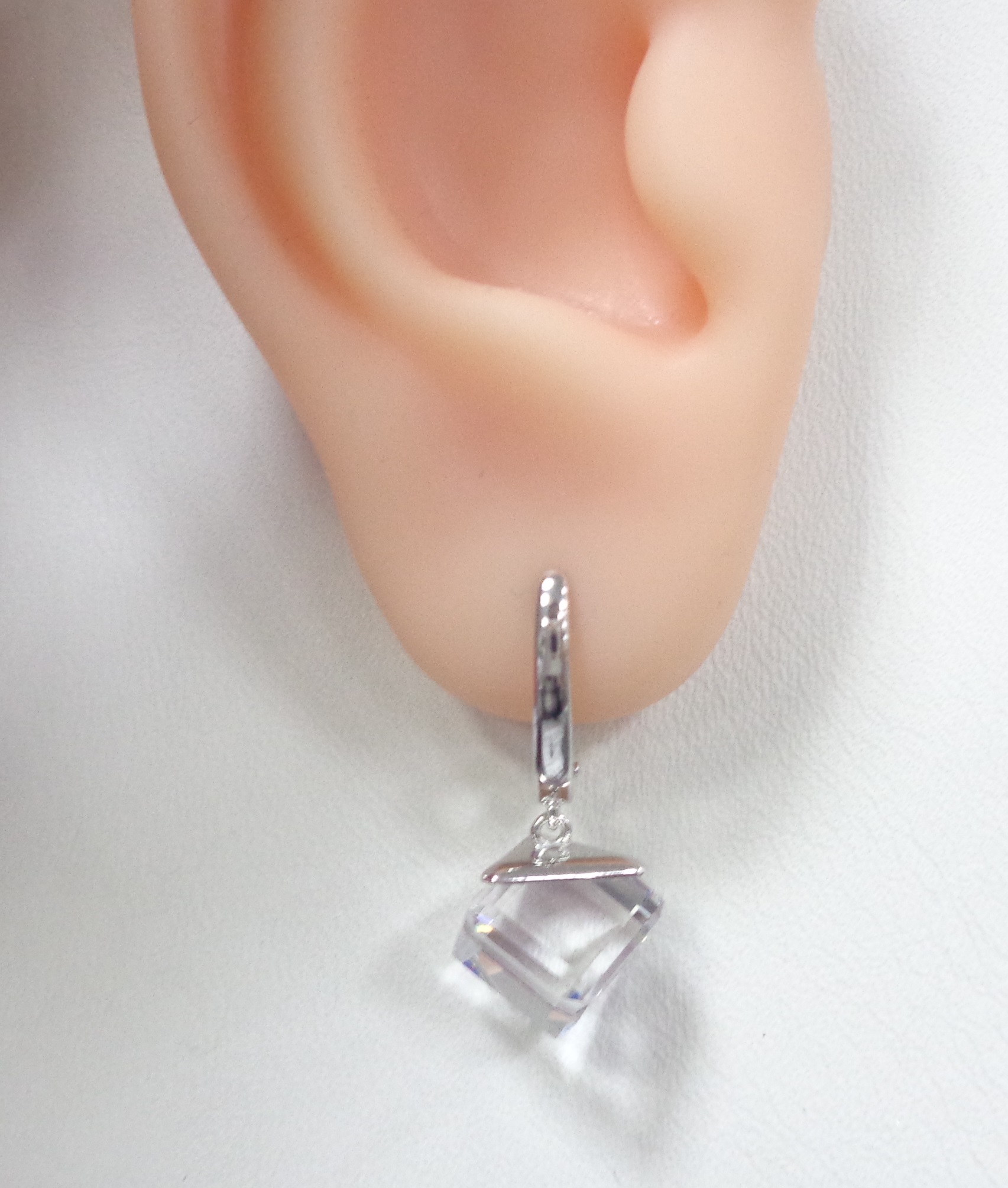 Серебряные серьги с кристаллами